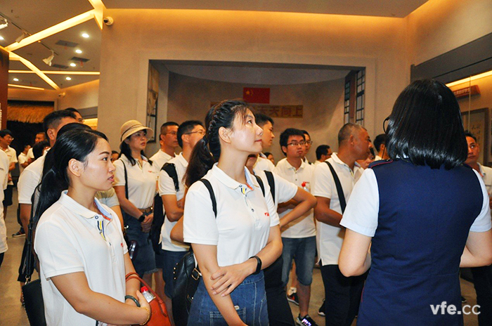 銀河人參觀雷鋒生平事跡陳列館 銀河人參觀雷鋒生平事跡陳列館