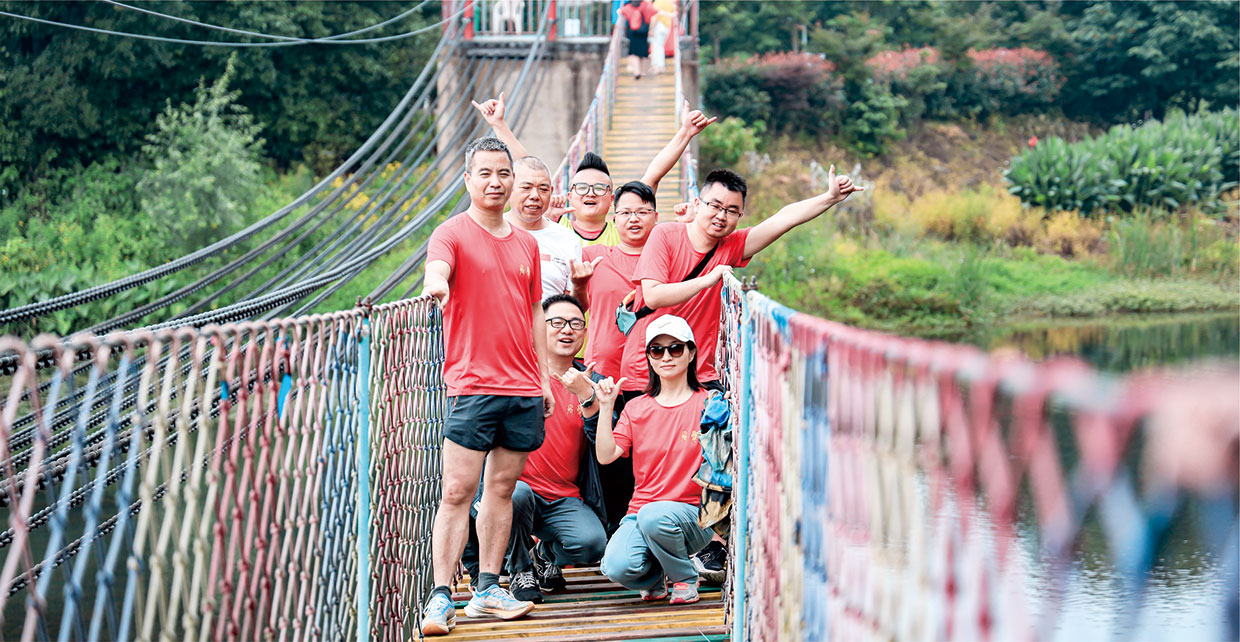 昂揚(yáng)青春，砥礪前行